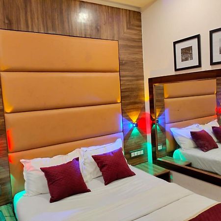 Hotel Blue Wellington - Near Mumbai Airport Exteriér fotografie