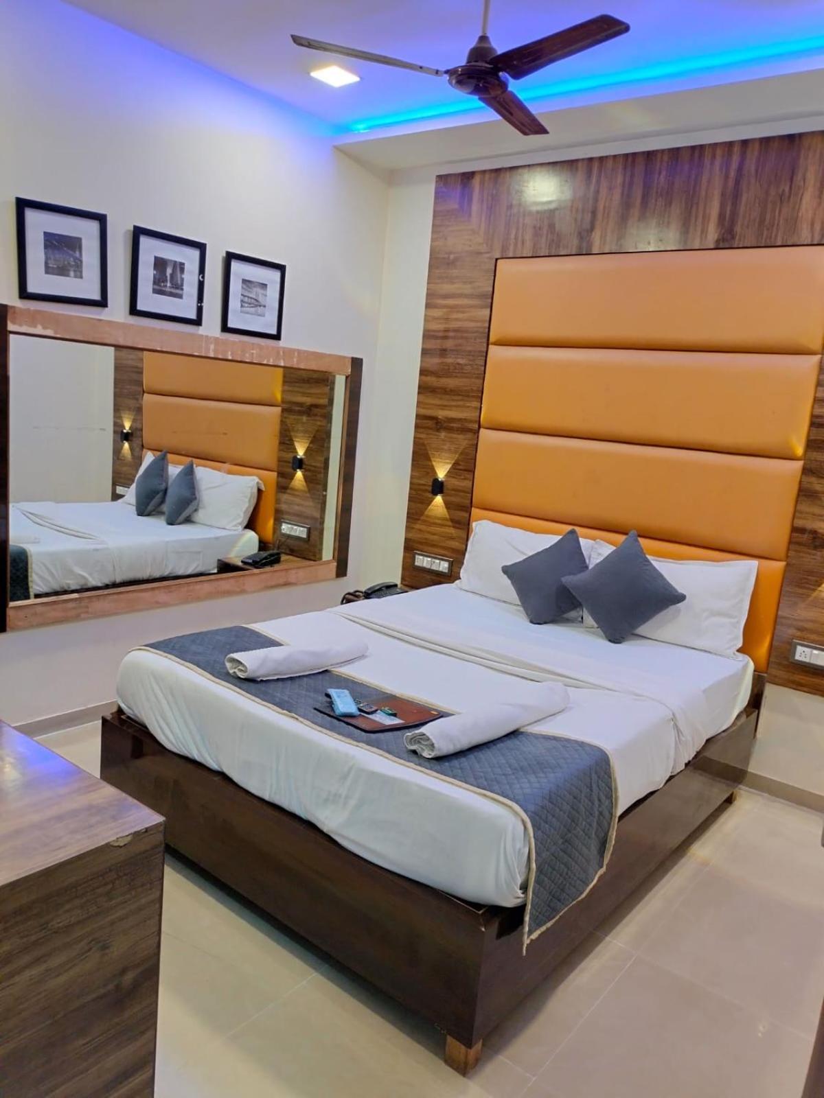 Hotel Blue Wellington - Near Mumbai Airport Exteriér fotografie