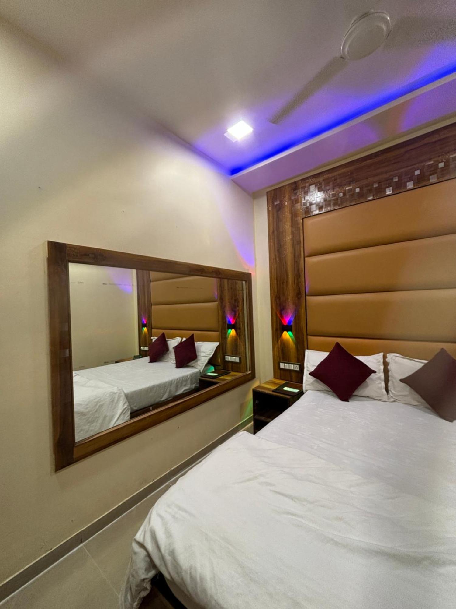 Hotel Blue Wellington - Near Mumbai Airport Exteriér fotografie