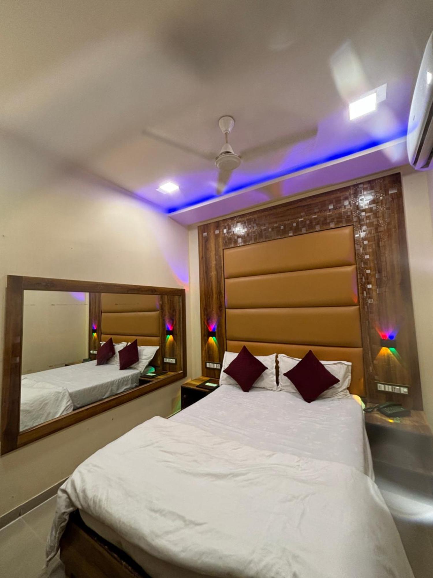 Hotel Blue Wellington - Near Mumbai Airport Exteriér fotografie
