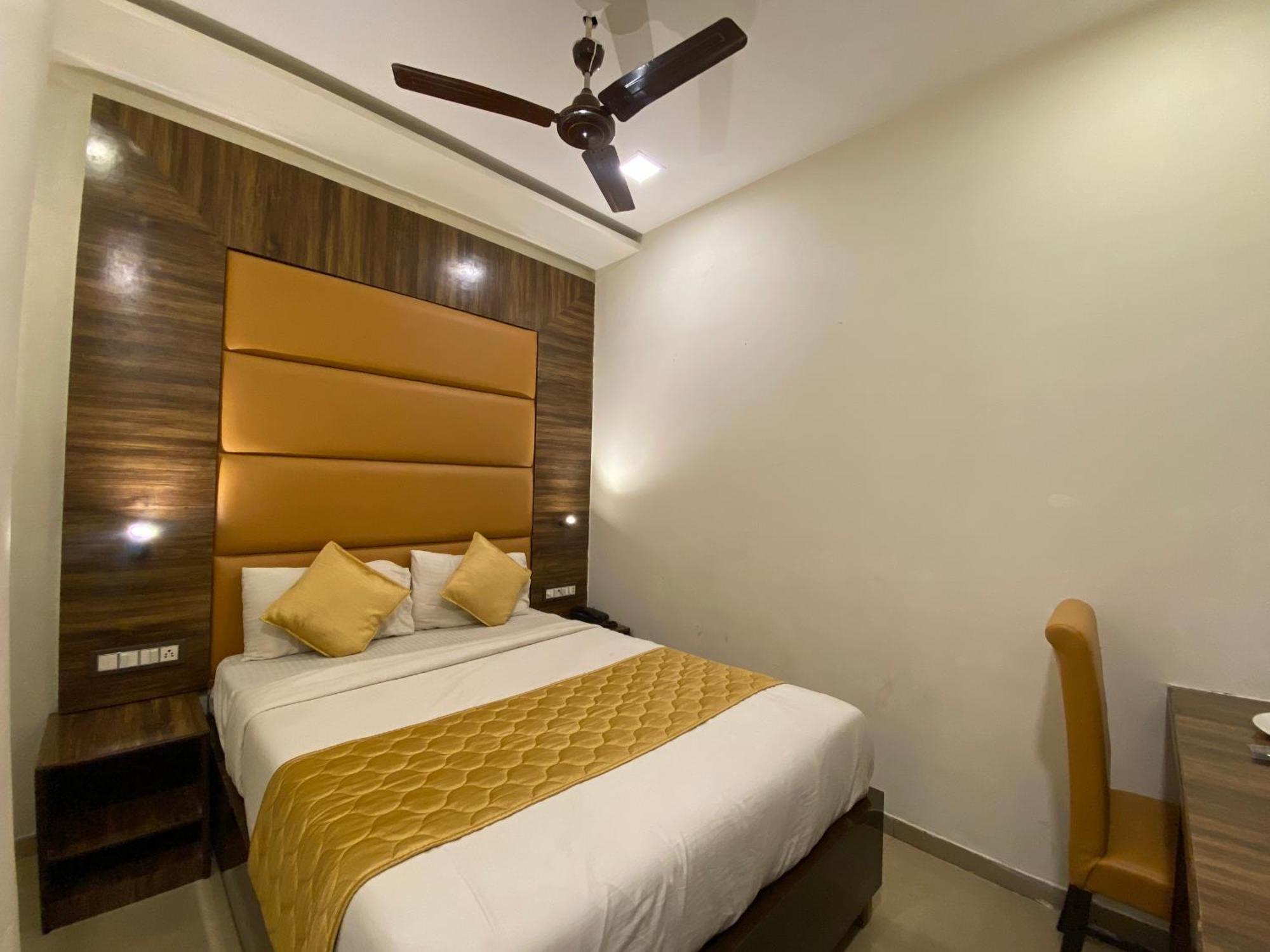 Hotel Blue Wellington - Near Mumbai Airport Exteriér fotografie