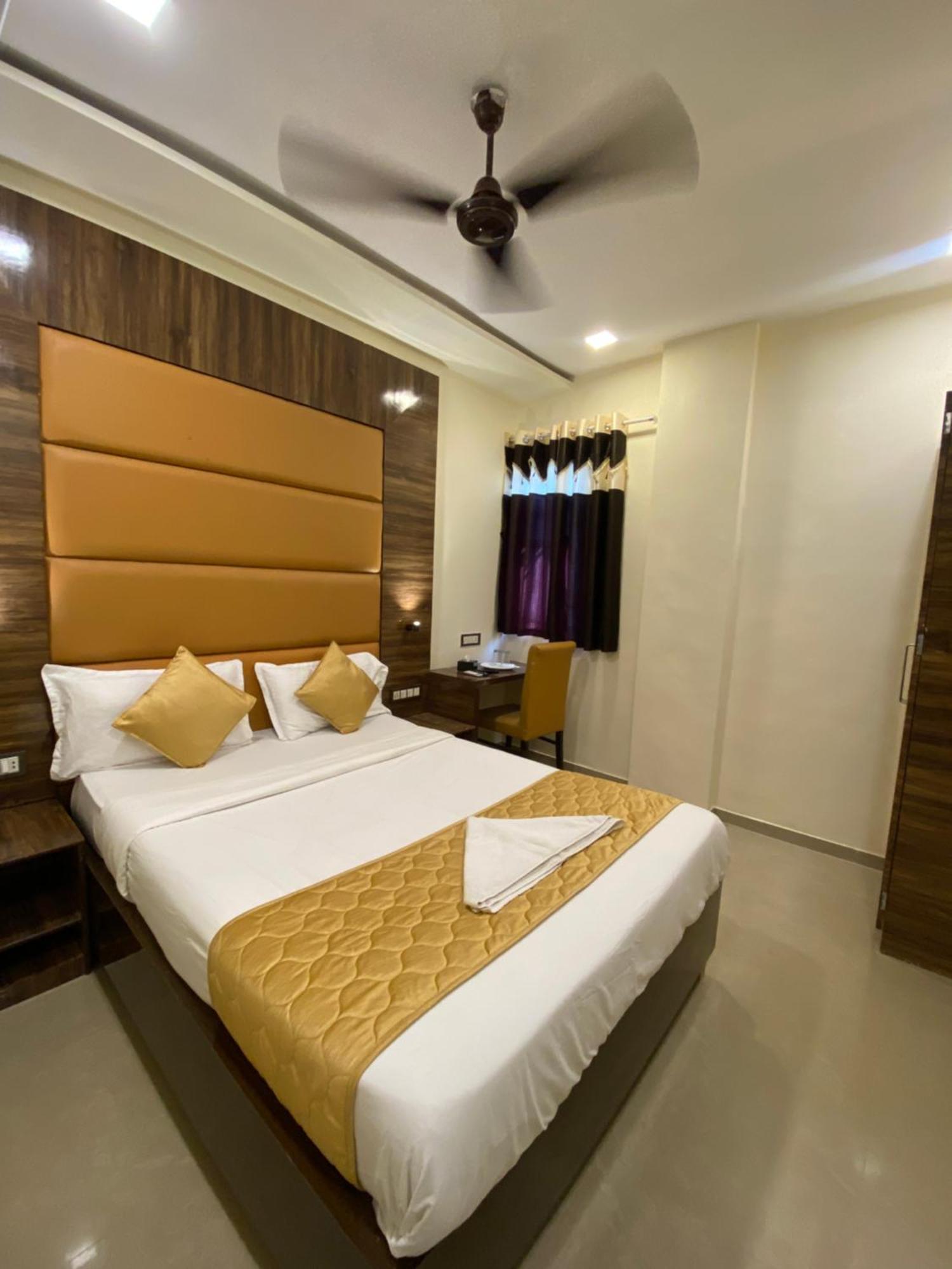 Hotel Blue Wellington - Near Mumbai Airport Exteriér fotografie