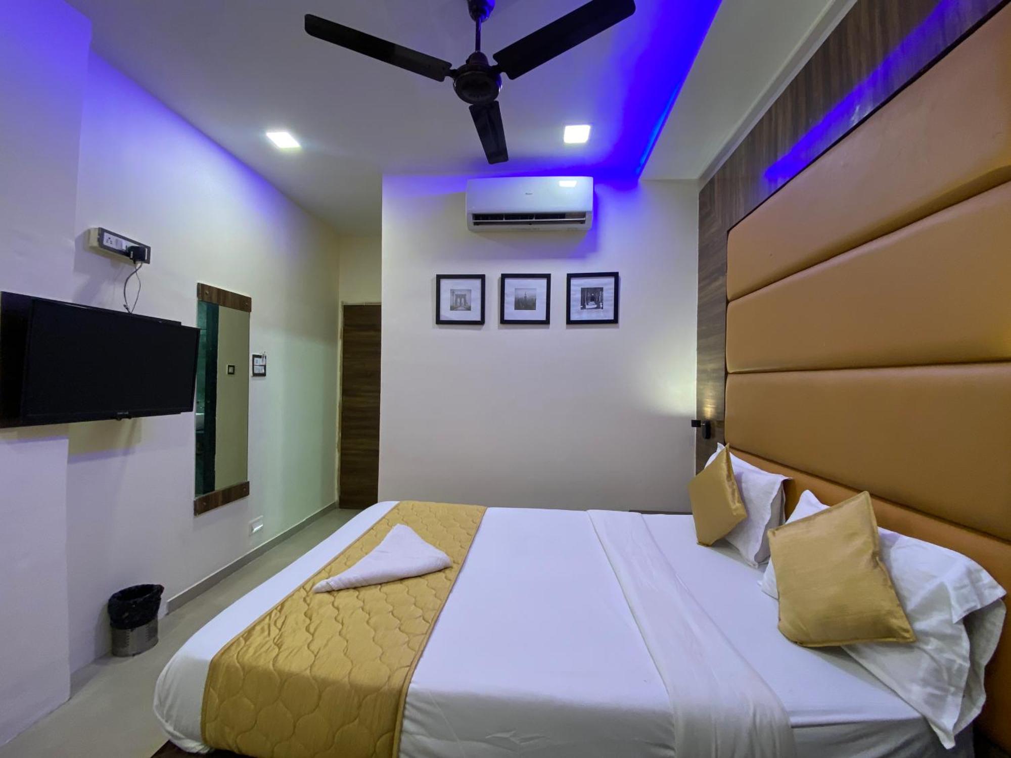 Hotel Blue Wellington - Near Mumbai Airport Exteriér fotografie