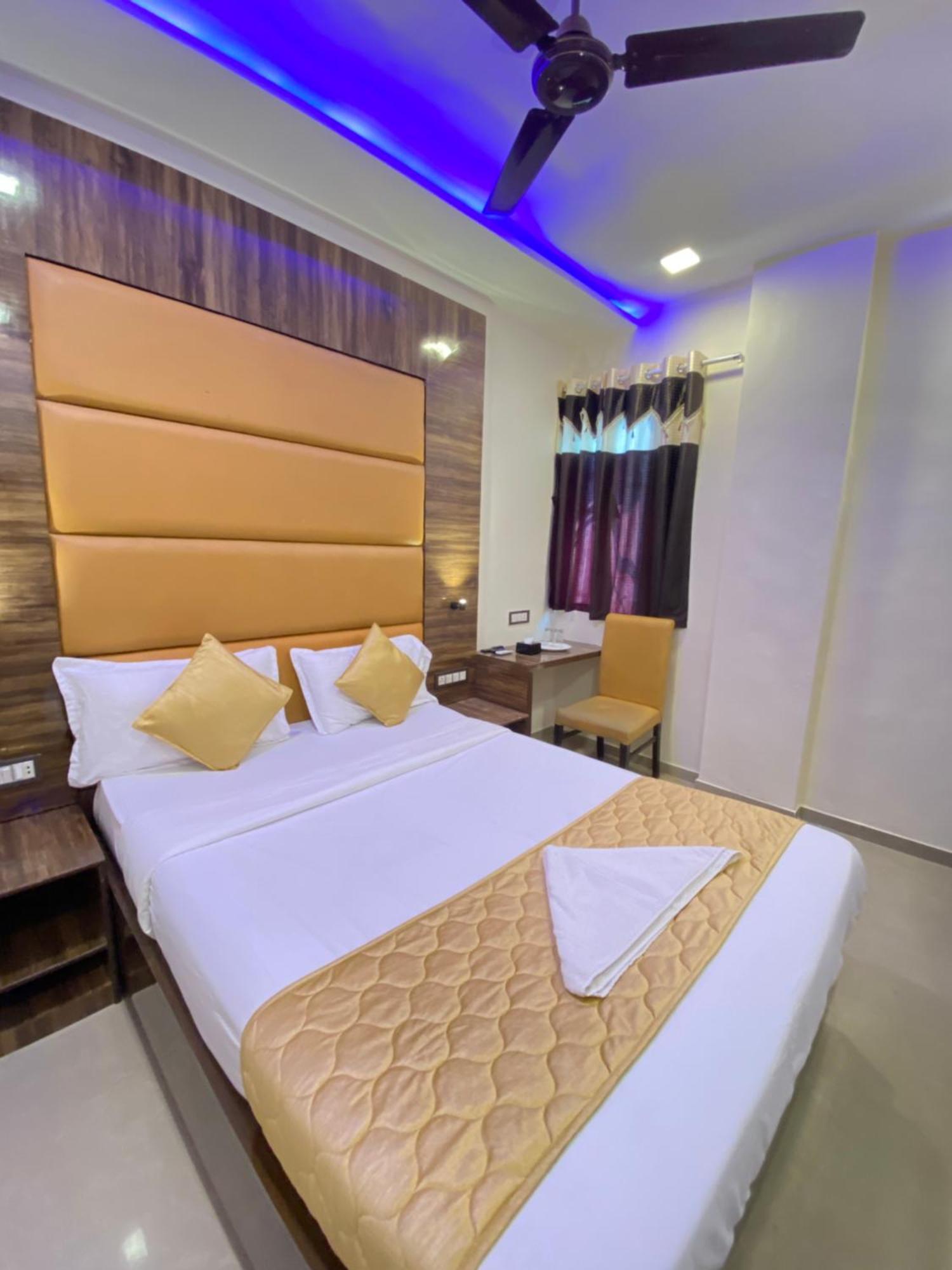 Hotel Blue Wellington - Near Mumbai Airport Exteriér fotografie