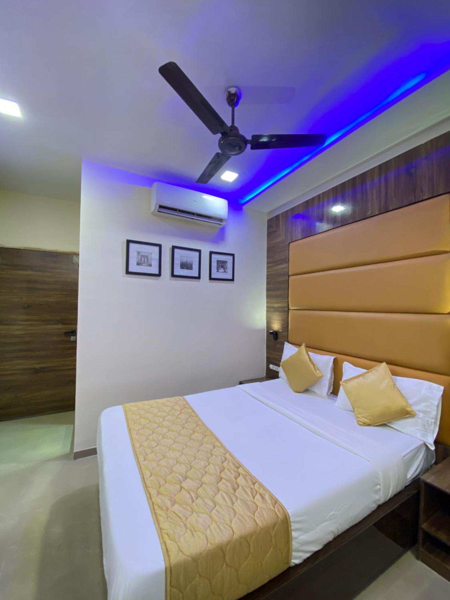Hotel Blue Wellington - Near Mumbai Airport Exteriér fotografie
