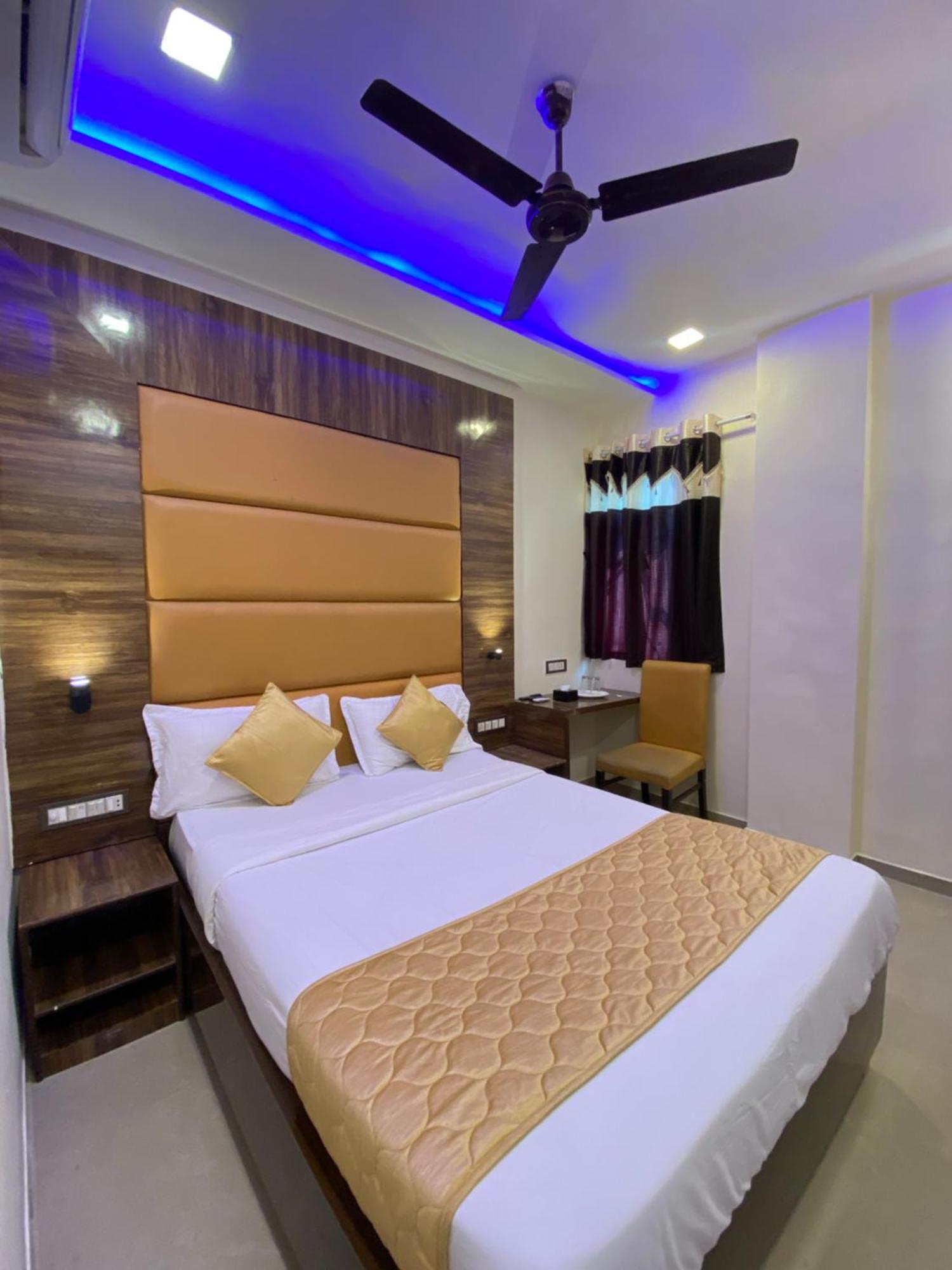 Hotel Blue Wellington - Near Mumbai Airport Exteriér fotografie