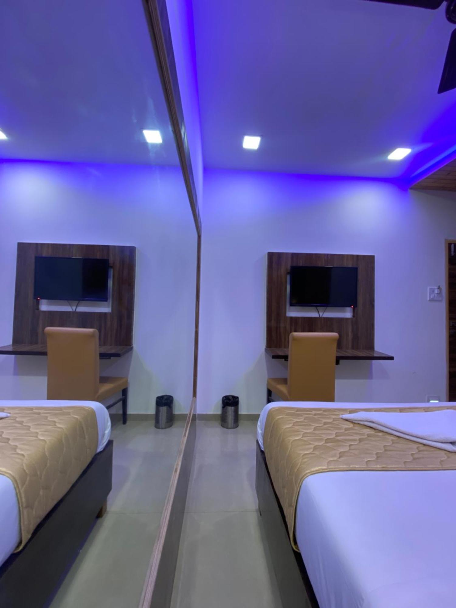 Hotel Blue Wellington - Near Mumbai Airport Exteriér fotografie