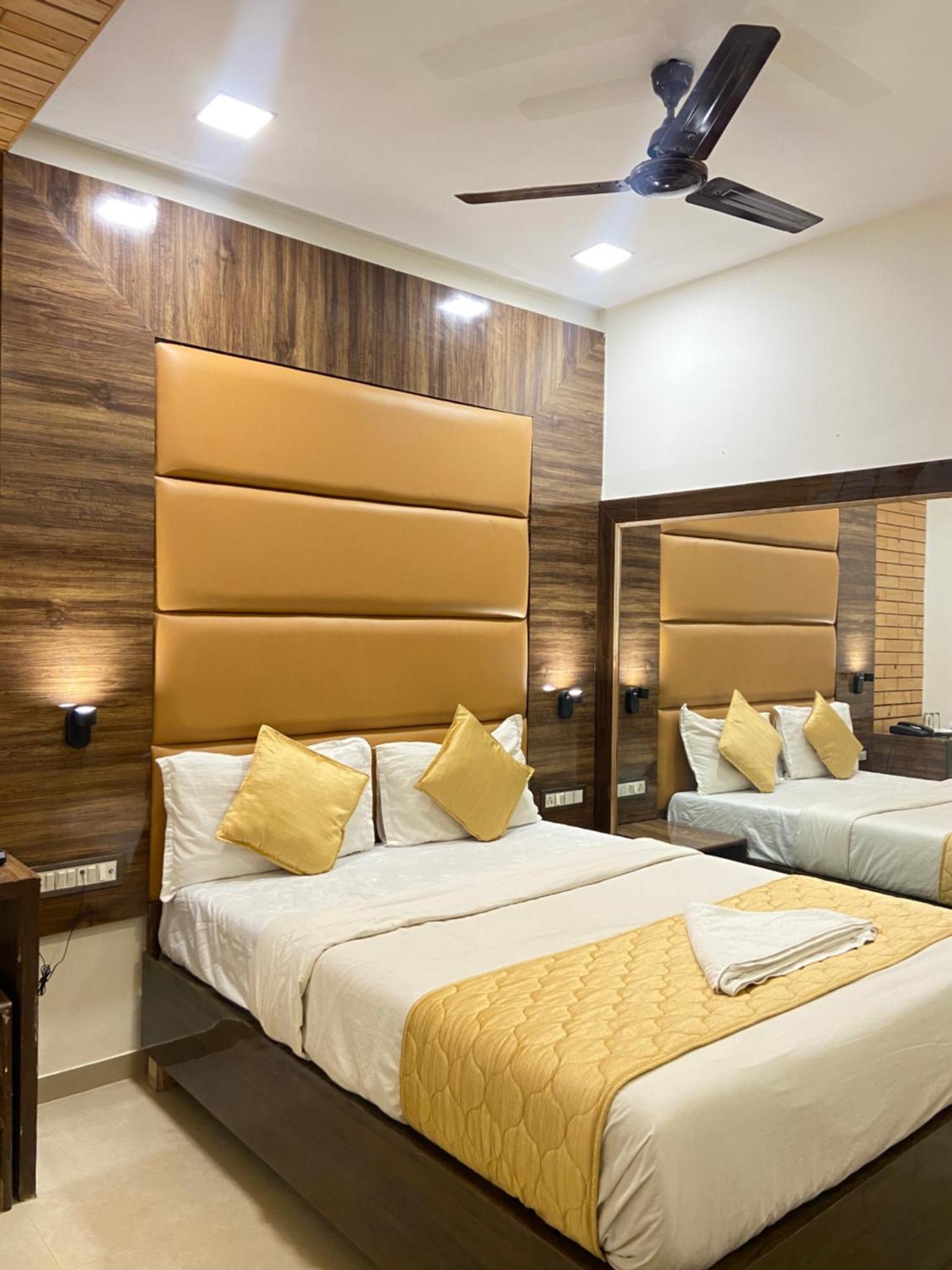 Hotel Blue Wellington - Near Mumbai Airport Exteriér fotografie